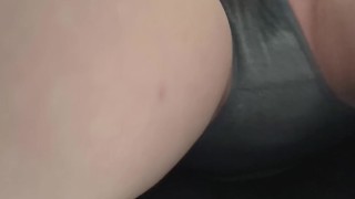 満員電車で女の子手マンしてたら潮吹かれちゃいました