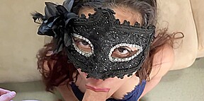 jeunette en lingerie veut se faire arroser de sperme